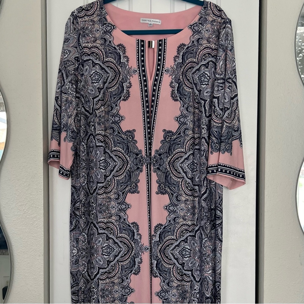 SANDRA DARREN PINK & MULTI-COLOR
FLORAL PRINT 3/4 SLEEVE DRESS SIZE 2X